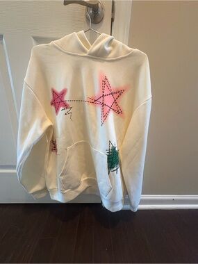Aelfric Eden Cream Hoodie Sweater with Pink Star Graphics Small